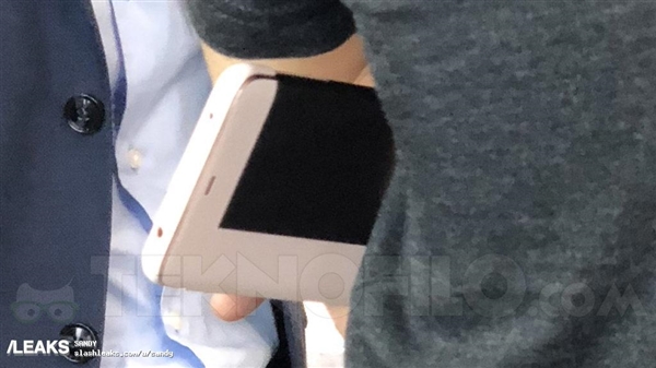 Huawei Mate 20 Pro esce allo scoperto, un Galaxy S9 con notch