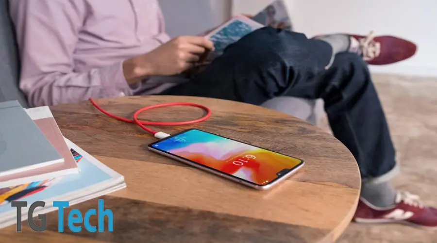 OnePlus 6 ufficiale: Galaxy S9 dietro, Huawei P20 avanti