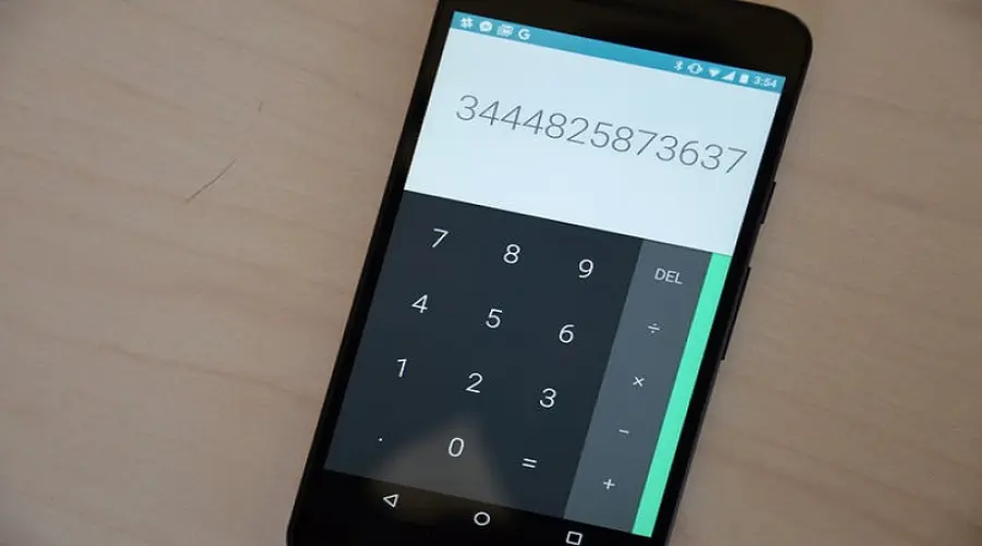 Google Calculator si veste di nero con il tema scuro